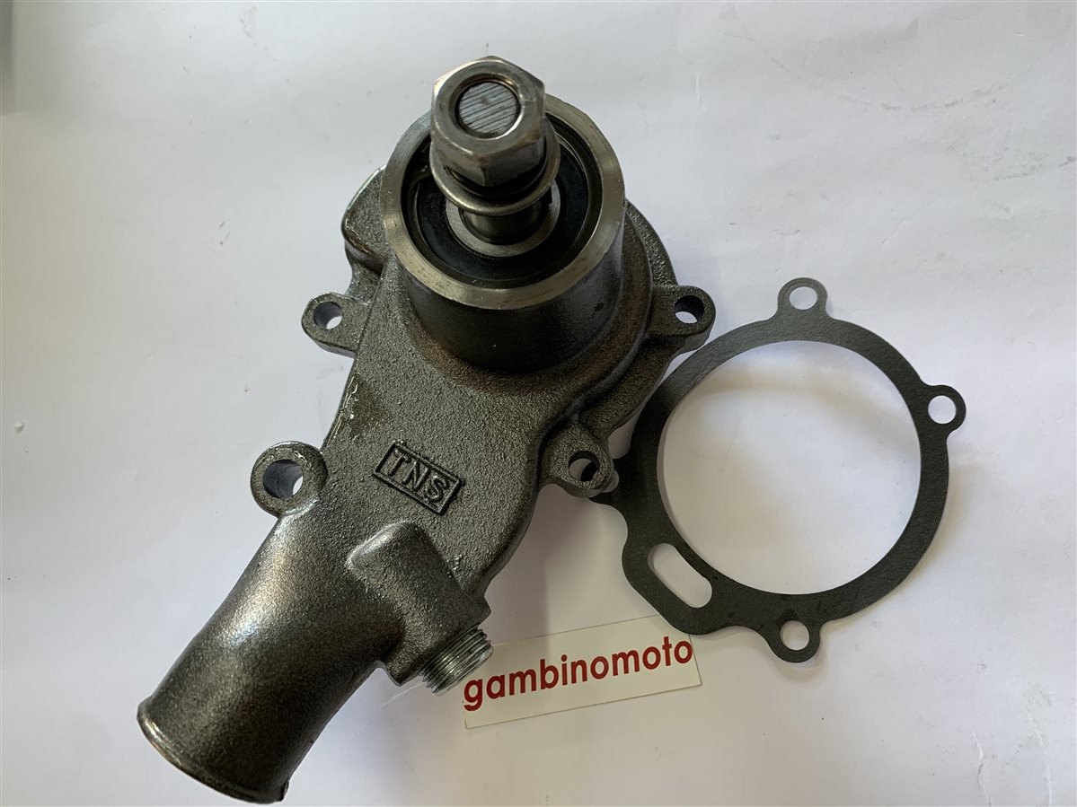 Pompa acqua adattabile Landini-Massey Ferguson rif. orig. 4131A013 Pompa Acqua Per Trattore Pompa Acqua Per Trattore Landini-Massey Ferguon-Case:  LANDINI: 6500, 6530F, 6530L, 6550, 6560F, 6560L, 6560V, 6830, 6830V, 6840, 6860, 6860V, 6870, 6880, 6880VM, 