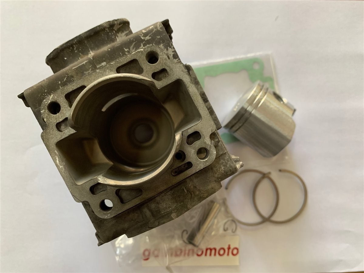CILINDRO COMPLETO DI PISTONE E SEGMENTI BRUMAR  EMAK - OLEO MAC - DYNAMAC - EFCO ATOMIZZATORI AM 150 M 15 MOTOPOMPE SA 30 C 19-20 SC 23-33 AK 50    Ø 40 D.Spinotto 10 Pist Cpl BM 001283