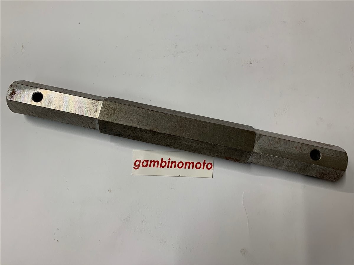 ASSE ESAGONALE RIDOTTO DA 30MM A 27MM DISTANZA FORI CENTRO CENTRO 24CM LUNGHEZZA TOTALE 28,8 CM