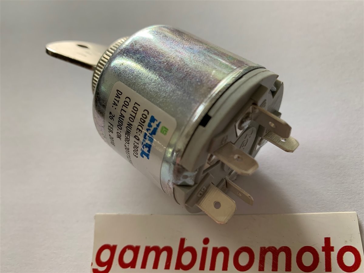 Quadro avviamento e luci, 4 posizioni chiave, Chiave estraibile solo nella posizione P-0, con collegamento a spina piatta. Intercambiabile Cobo 14.111.000