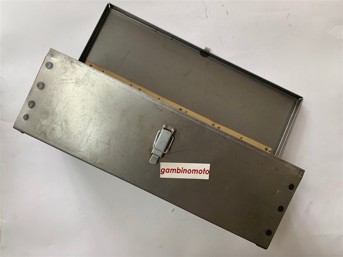 Cassetta porta attrezzi in lamiera piegata e saldata misure 420x130x130mm