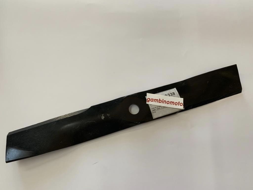 BRUMAR LAMA RASAERBA E TRATTORINI CASTELGARDEN - GGP - ALPINA - CASTELMAC - STIGA - HONDA - DEA - MAC GARDA - VIKING - GARDENA - BRILL Variolux - MAGNUM 53 - R 534 - Testarossa Mulching  Lunghezza in mm: 505 Foro centrale: Ø 18 Fori laterali: Ø 8.5 Intera