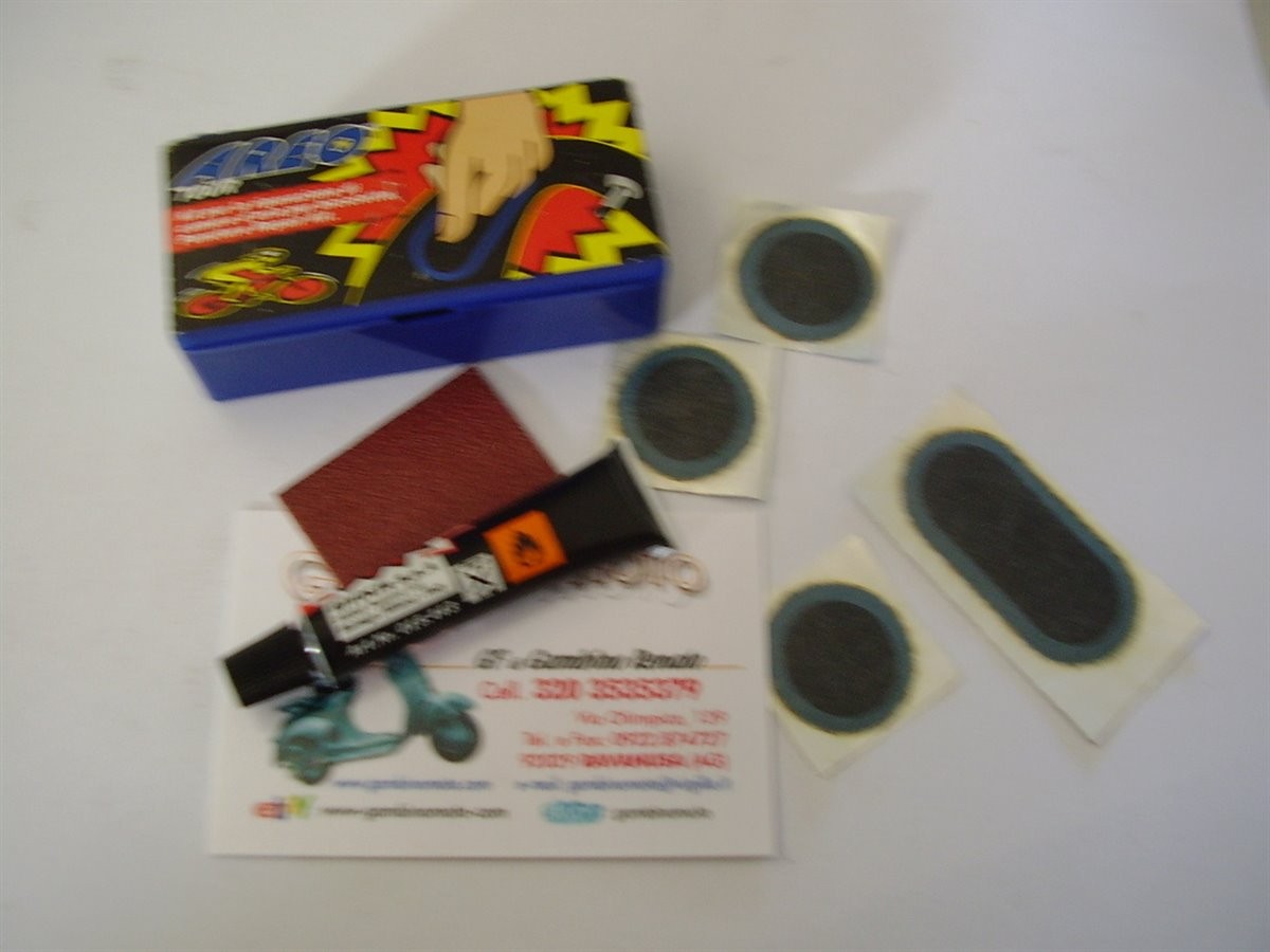 KIT RIPARAZIONE MARCA RIVOLTA AREO KIT SET RIPARAZIONE BICICLETTA   4 PEZZE + COLLA 5G