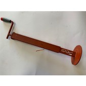Piede d'appoggio con manovella superiore. Tubo esterno 60x60 mm, altezza totale 710 mm. Corsa vite 255 mm. Portata statica massima 600 Kg.